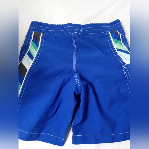 Penguin boys swim trunks size 2T in excellent condition - Picture 2 of 3